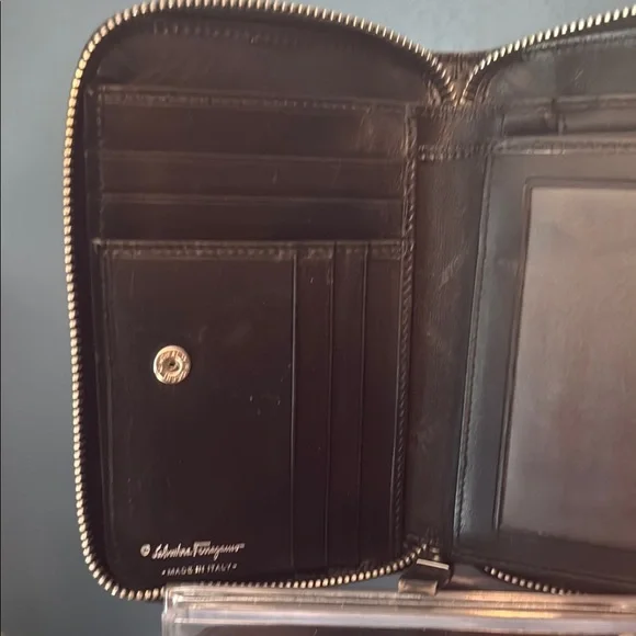 Ferragamo Black Leather Wallet - Picture 5 of 10